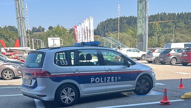 Police officers were called to the shopping center. (Bild: Scharinger Daniel/Daniel Scharinger)