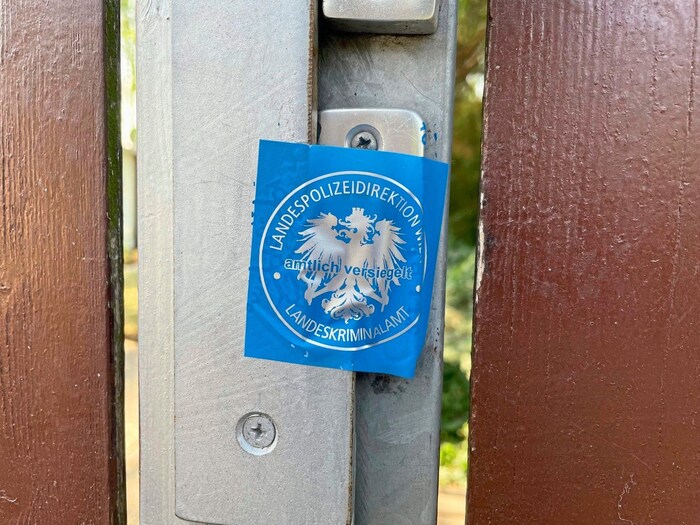 Das Gartenhäuschen wurde von der Polizei versiegelt. Nun sind die Ermittler am Zug. 