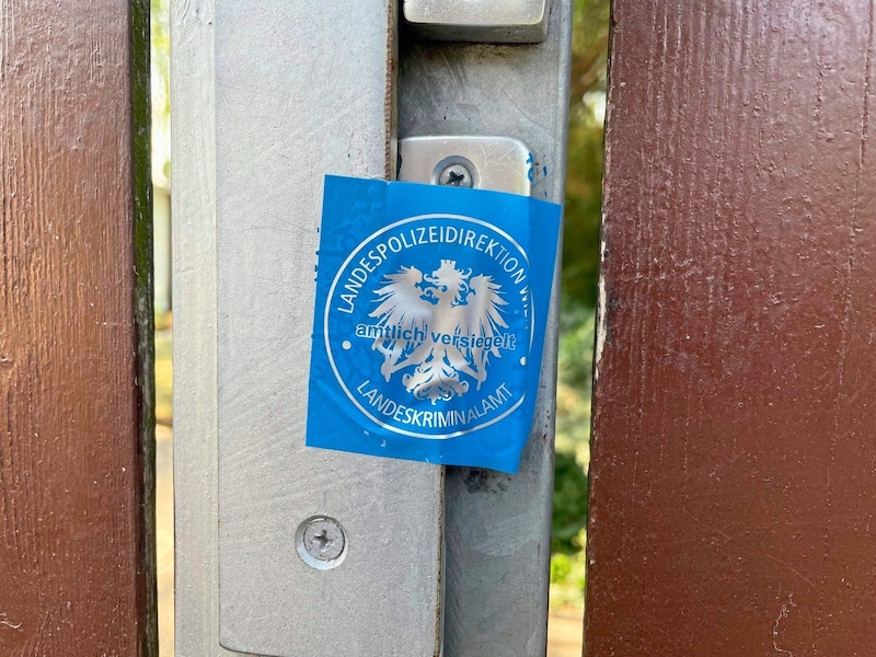 Das Gartenhäuschen wurde von der Polizei versiegelt. Nun sind die Ermittler am Zug.  (Bild: Stefan Steinkogler)