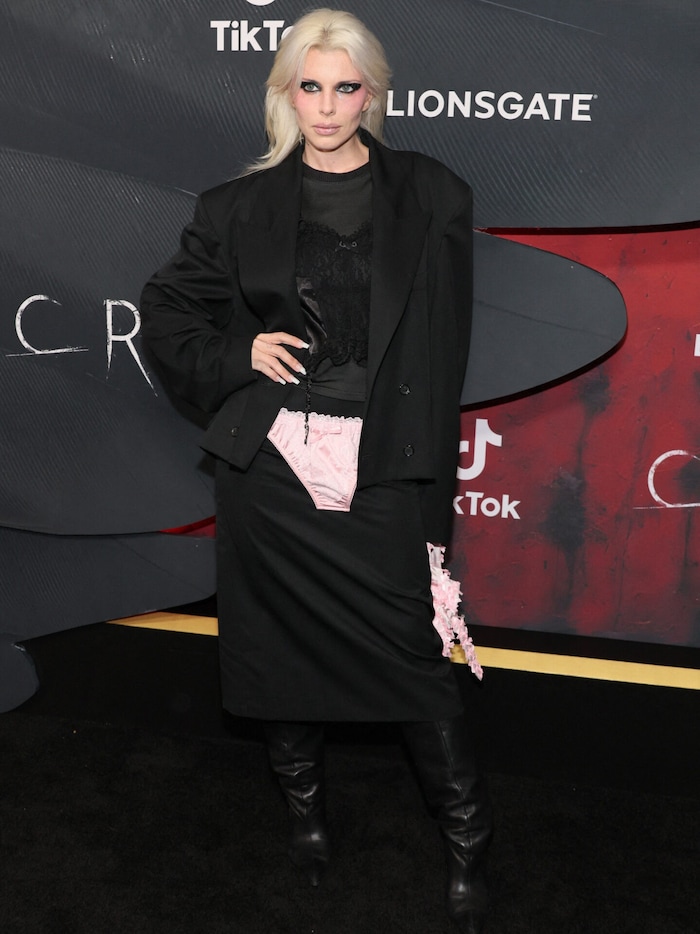 Julia Fox sorgte mit diesem Höschen-Look für Aufsehen.