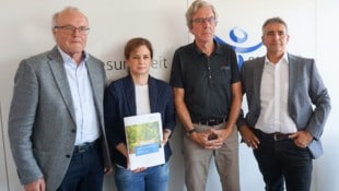 Reinhard Haller, Isabel Bittriol-Dittrich, Albert Lingg Oliver Rohrer, Leiter der Sozialpsychiatrischen Dienste aks. (Bild: aks gesundheit GmbH)