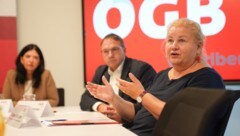 Manuela Auer, Landesgeschäftsführerin des ÖGB Vorarlberg mit ÖGB-Landeschef Reinhard Stemmer und ÖGB-Vizepräsidentin Korinna Schumann (v.l.). (Bild: ÖGB Vorarlberg)