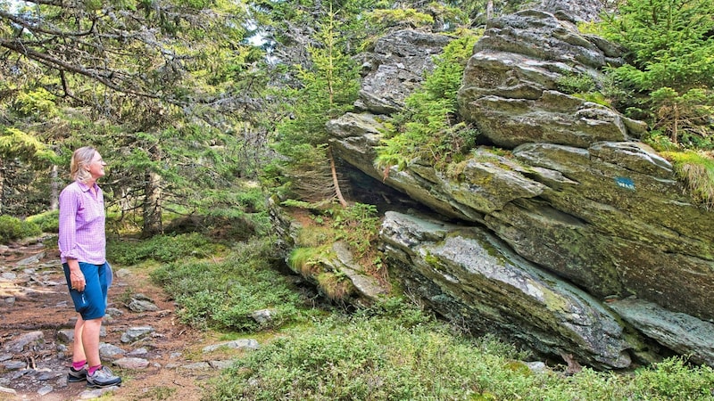 Rock formations line the path (Bild: Weges)