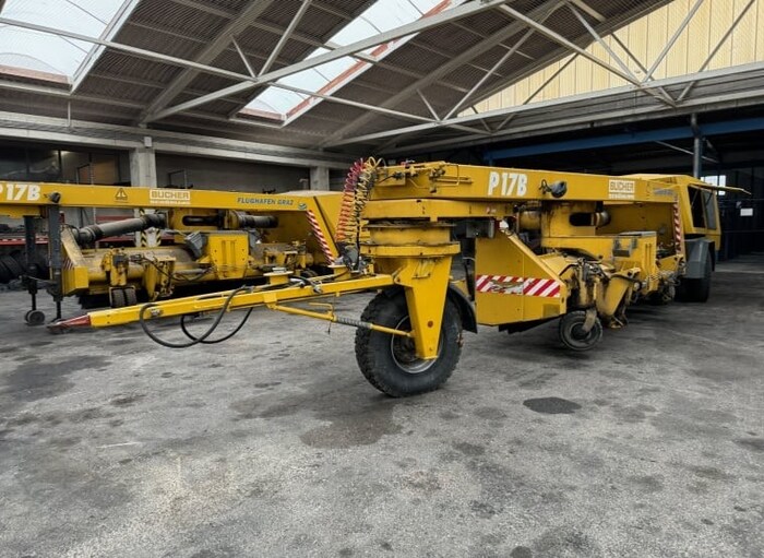 The starting bid for this runway sweeper trailer is 3,500 euros.