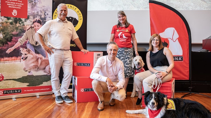 Hunde-Experte Karl Weissenbacher, Purina-Chef Marius Baumeister, Ingrid Sweeney von „IDA“ und ...