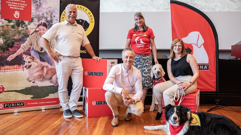 Dog expert Karl Weissenbacher, Purina boss Marius Baumeister, Ingrid Sweeney from "IDA" and Katharina Krenn, also from Purina, presented all aspects of this adventure. (left to right) (Bild: Paul Breuss/Purina)