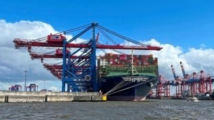 Ein 24-stündiger Warnstreik legt den Hamburger Hafen und fünf weitere deutsche Seehäfen lahm.