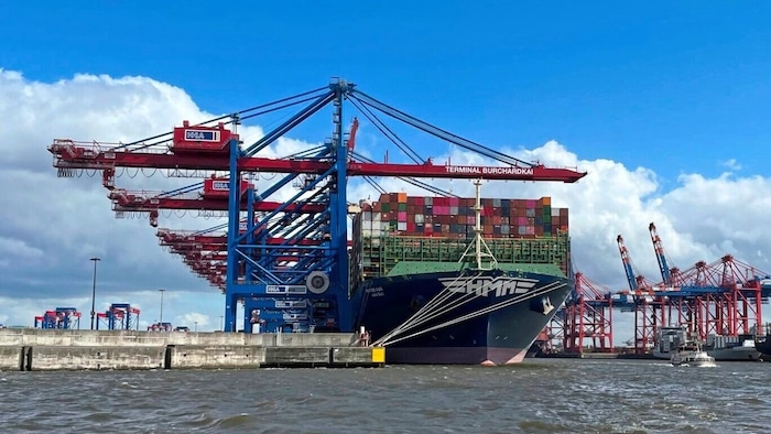 Ein 24-stündiger Warnstreik legt den Hamburger Hafen und fünf weitere deutsche Seehäfen lahm.