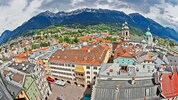 Viele Tiroler klagen über die Staus in Innsbruck. Doch der Blick von außen auf die Stadt ist ein ...