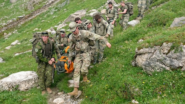 50 officer cadets from four armies were trained in the mountains by the East Tyrolean hunters. (Bild: Horngacher)