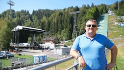 Skiclub-Präsident Manfred Schützenhofer freut sich auf die beiden Konzerte. (Bild: ANDREAS TROESTER)