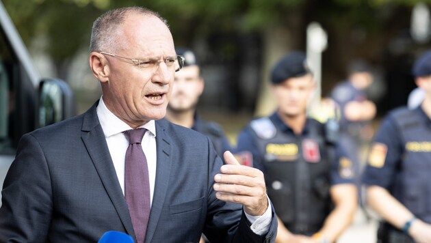 Innenminister Gerhard Karner fordert nach dem Angriff in München Konsequenzen. (Bild: APA/TOBIAS STEINMAURER)