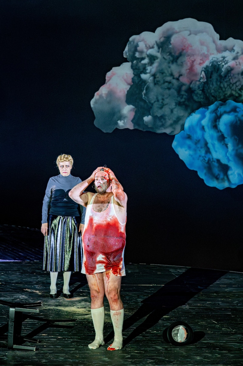 Riotously funny: the new "Burg" Hamlet (Bild: Burgtheater/Lalo Jodlbauer)