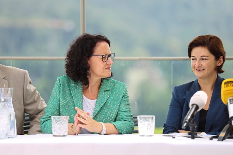 Daniela Gutschi (li.) und Marlene Svazek haben konträre Ansichten. (Bild: Tröster Andreas/ANDREAS TROESTER)