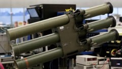 Eine Abschussvorrichtung für sogenannte Lightweight Multirole Missiles des Rüstungsunternehmens Thales (Bild: AFP/APA/Liam McBurney)