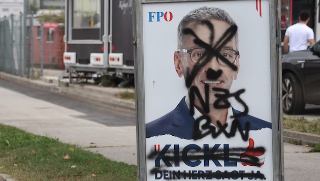 Election posters are repeatedly the target of vandals. (Bild: Birbaumer Christof)