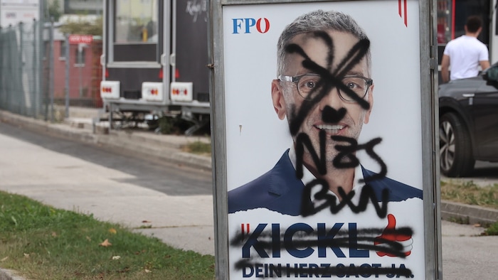 Das Beschmieren der Wahlkampfplakate gehört fast schon zum politischen Must. Primär sind es jene ...