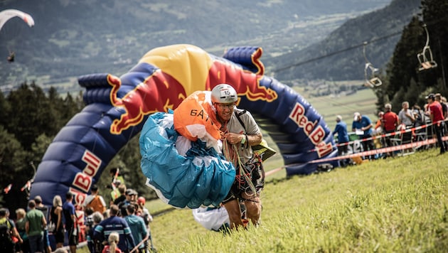 Paragleiter Wendelin Ortner startet zum 37. Mal beim Dolomitenmann. (Bild: Mirja Geh / Red Bull Content Pool)