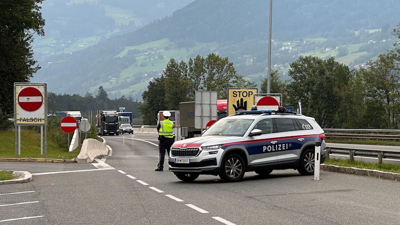 Police cordoned off the scene. (Bild: ZOOM Tirol)