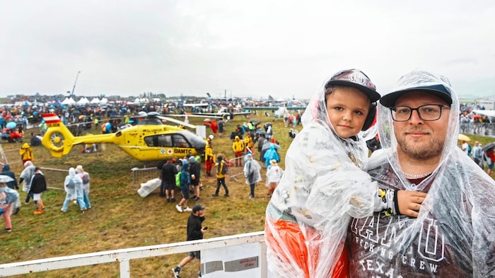 Die Fans zeigten sich wetterfest.