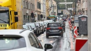 Die Elisabethstraße bleibt weiterhin ein Nadelöhr – Geduld ist gefragt. (Bild: Jauschowetz Christian)