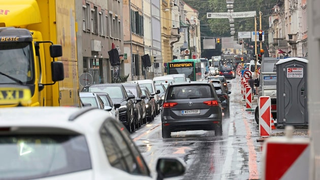 Die Elisabethstraße bleibt weiterhin ein Nadelöhr – Geduld ist gefragt. (Bild: Jauschowetz Christian)