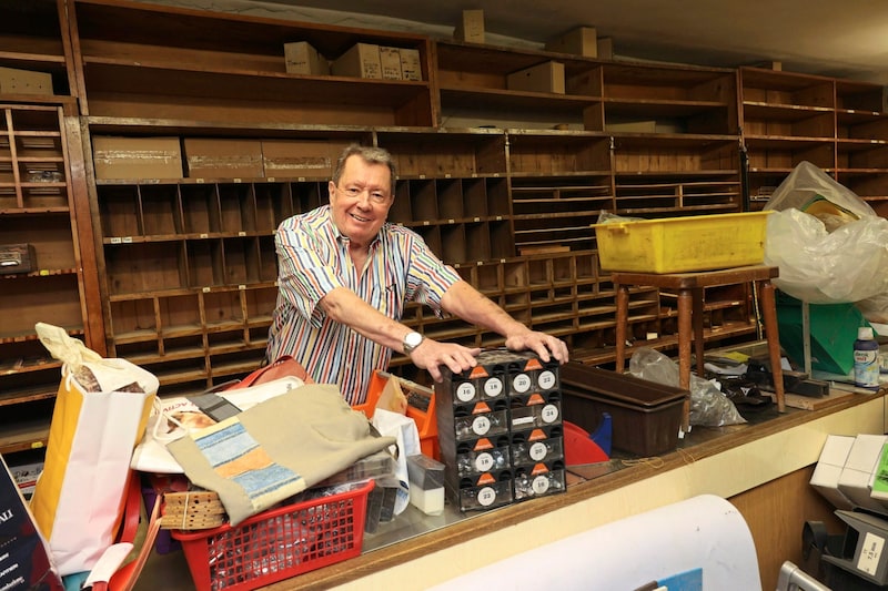 Hermann Heinz Schuster has to vacate his store in Schmiedgasse. (Bild: Jauschowetz Christian)