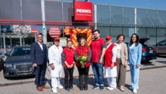 Das Team von Penny Seewalchen freut sich über den wieder eröffneten Markt. (Bild: Robert HARSON)