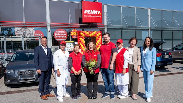 Das Team von Penny Seewalchen freut sich über den wieder eröffneten Markt. (Bild: Robert HARSON)