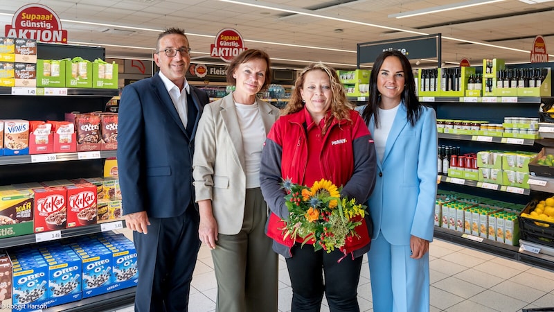 Erwin Stoff Rayonsleiter Fleisch, Renata Ibradzic Rayonsleiterin, Tina Ernhard Filialleiterin, Eva-Maria Minichberger Verkaufsleiterin (v.l.n.r.). (Bild: Robert HARSON)