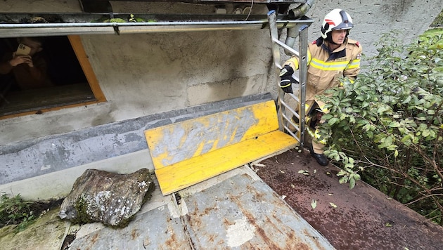 Der Felsbrocken war schwierig zu bergen. (Bild: Feuerwehr Bezirk Lungau)