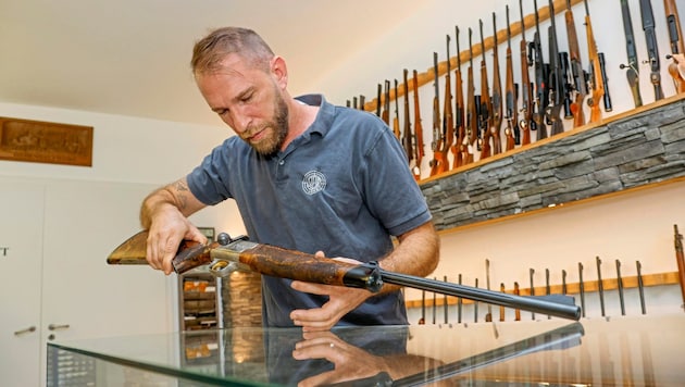 Waffenhändler Bernhard Russegger ist sich sicher, dass der mutmaßliche München-Attentäter bei ihm keine Waffe bekommen hätte. (Bild: Markus Tschepp)