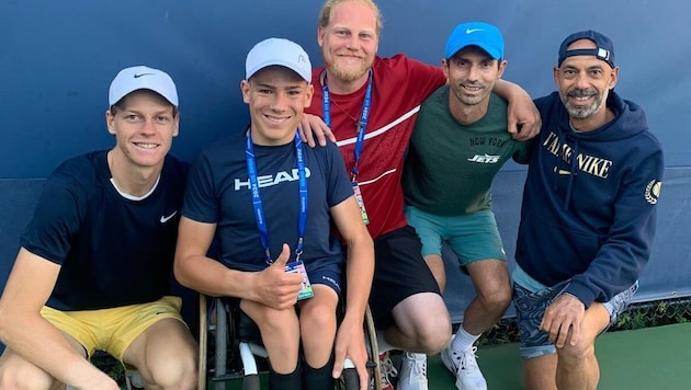 Maximilian Taucher got expert tips from Jannik Sinner (l.) at the US Open (Bild: Privat)