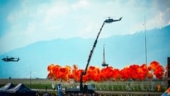 Die „Argonauten“-Show des Bundesheeres beendete den ersten Airpower-Tag. (Bild: Pail Sepp)