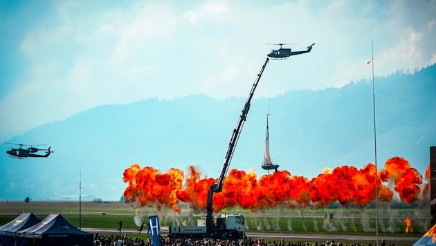 Die „Argonauten“-Show des Bundesheeres beendete den ersten Airpower-Tag. (Bild: Pail Sepp)