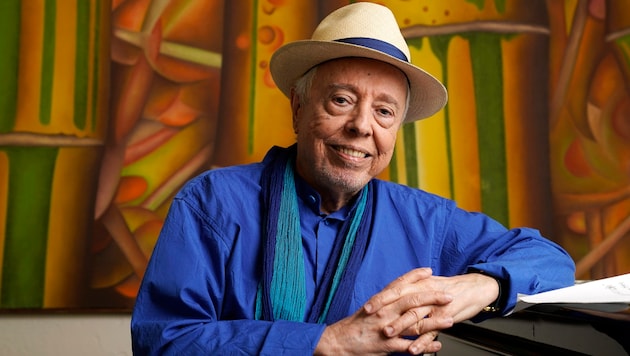 Brazil mourns the death of an old master: Sérgio Mendes dies at the age of 83. Almost everyone in this country knows his greatest hits. (Bild: AP/Chris Pizzello/Invision)