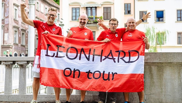 Der ÖFB-Fanklub „Leonhard on Tour“ darf auch in Slowenien nicht fehlen. (Bild: Urbantschitsch Mario/Mario Urbantschitsch)