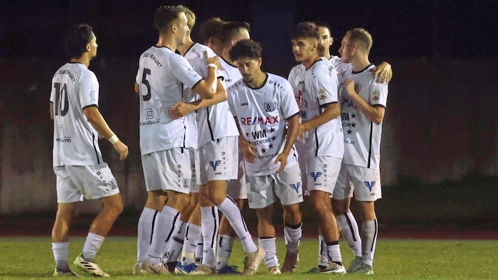 Neumarkt jubelte über das 1:0 gegen Hallein. 
