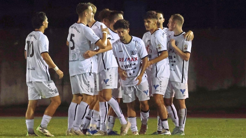 Neumarkt jubelte über das 1:0 gegen Hallein.  (Bild: Tröster Andreas/Kronen Zeitung)