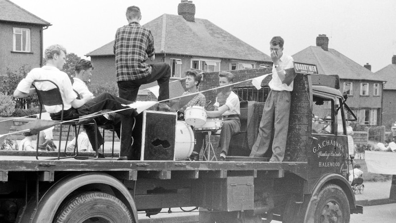 Ein seltenes Bild-Dokument der Quarrymen aus 1956, auf dem auch John Lennon zu sehen ist. (Bild: Quarrymen)