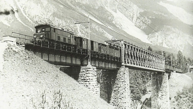 The Tyrolean mountains were a great challenge for the pioneers of railroad construction. The picture shows a freight train on the Ötztal bridge of the Arlbergbahn around 1930. (Bild: ÖNB Bildarchiv/Österr. Fremdenverkehr)