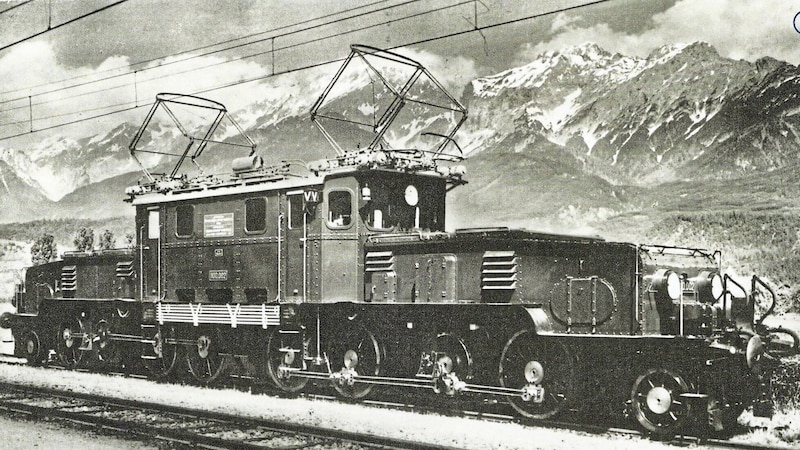 Die Elektrolok „Krokodil“ wurde ab 1923 gebaut. Hier sieht man sie auf Tirol-Besuch im Inntal.  (Bild: ÖBB-Infra)