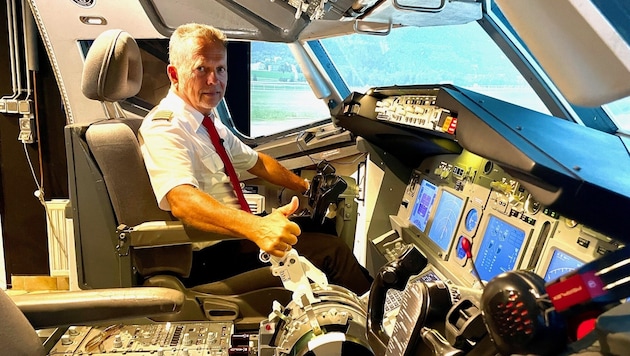 Manfred Marbler in his flight simulator. (Bild: Marbler/zVg)