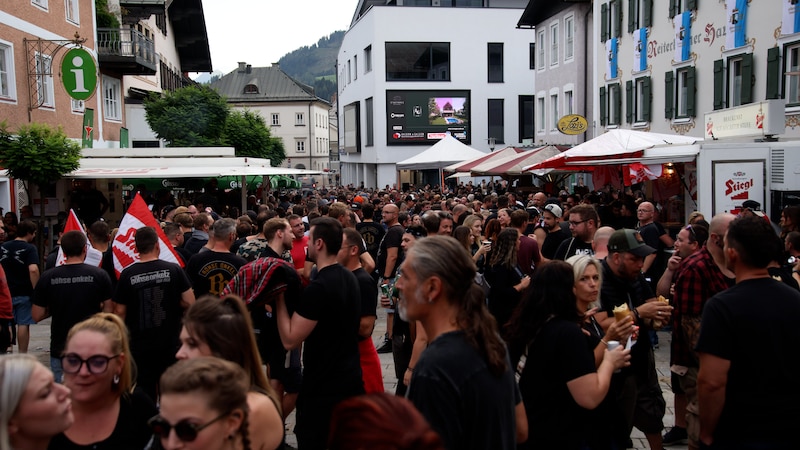 Beste Stimmung auf der Fanmeile (Bild: Tröster Andreas/Andreas Tröster)