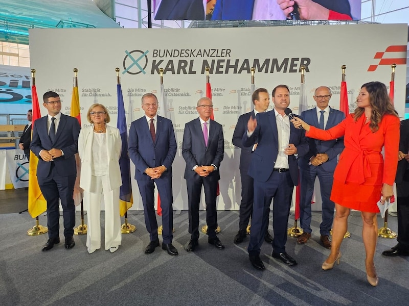 The provincial leaders beat the drum for Nehammer. (Bild: Petja Mladenova)