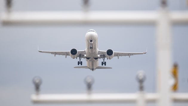 Urlauber fragen sich: Buchen oder warten?