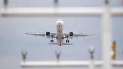 Urlauber fragen sich: Buchen oder warten?