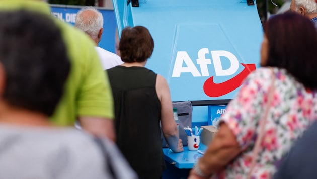 An AfD politician called for "free weapons for free citizens". (Bild: AFP/Michaela STACHE)