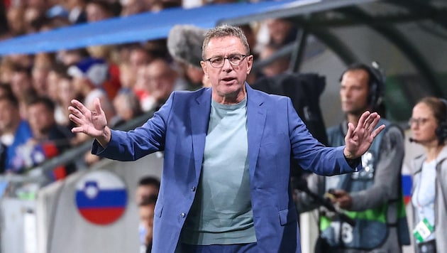 Ralf Rangnick ist immer noch entsetzt über den Zustand des Rasens im Stadion Stozice. (Bild: GEPA/GEPA pictures)