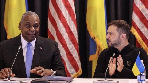 US Secretary of Defense Lloyd Austin and Volodymyr Selenskyj (Bild: AFP/Daniel ROLAND)